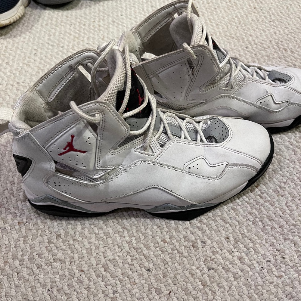 Mens 9.5 Jordans